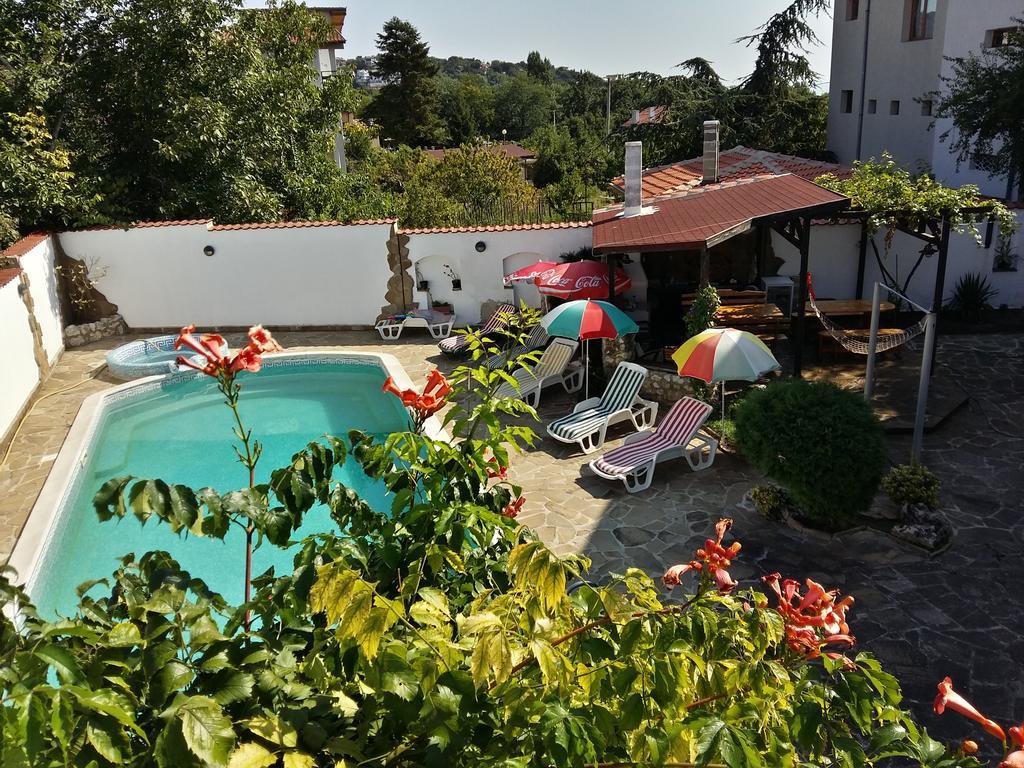 Guest House Yanina Varna Exterior photo