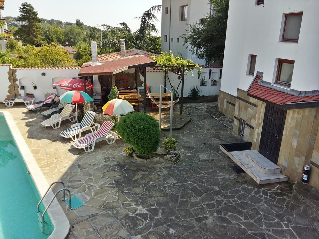 Guest House Yanina Varna Exterior photo