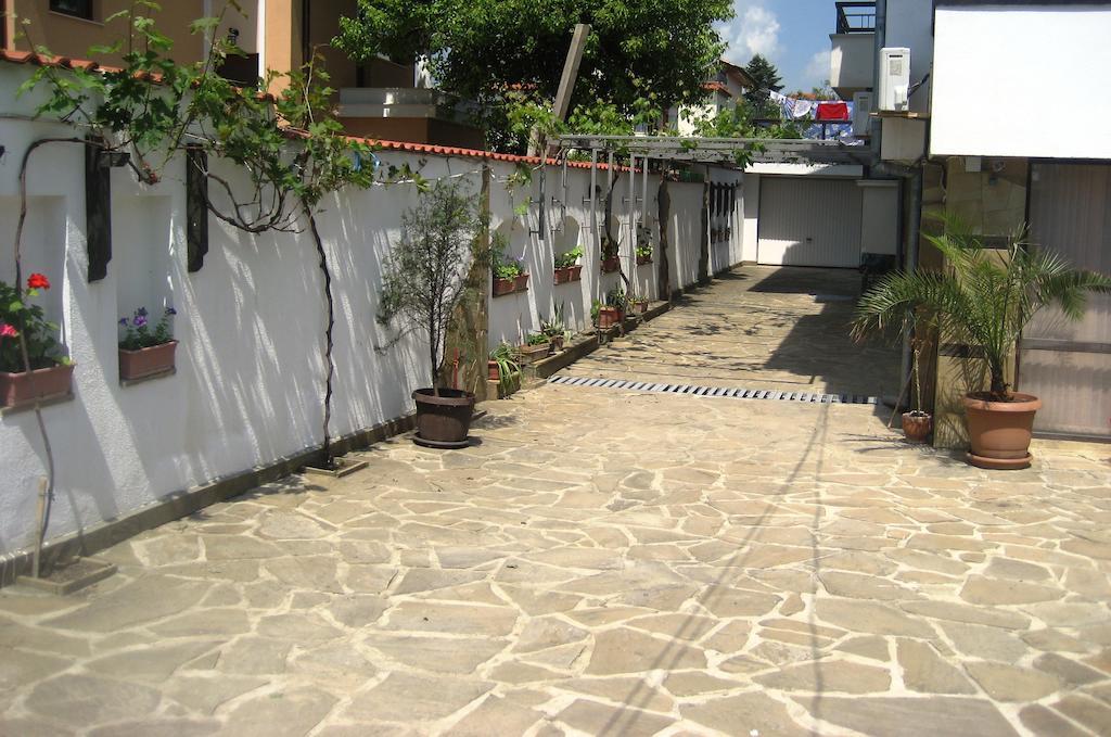 Guest House Yanina Varna Exterior photo