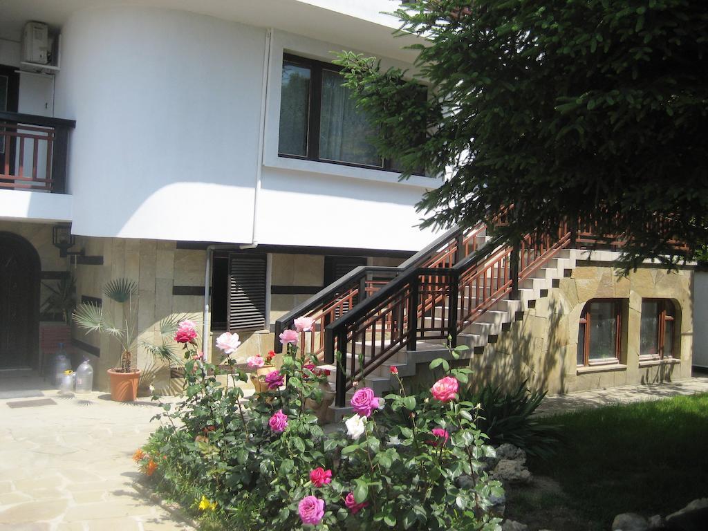 Guest House Yanina Varna Exterior photo