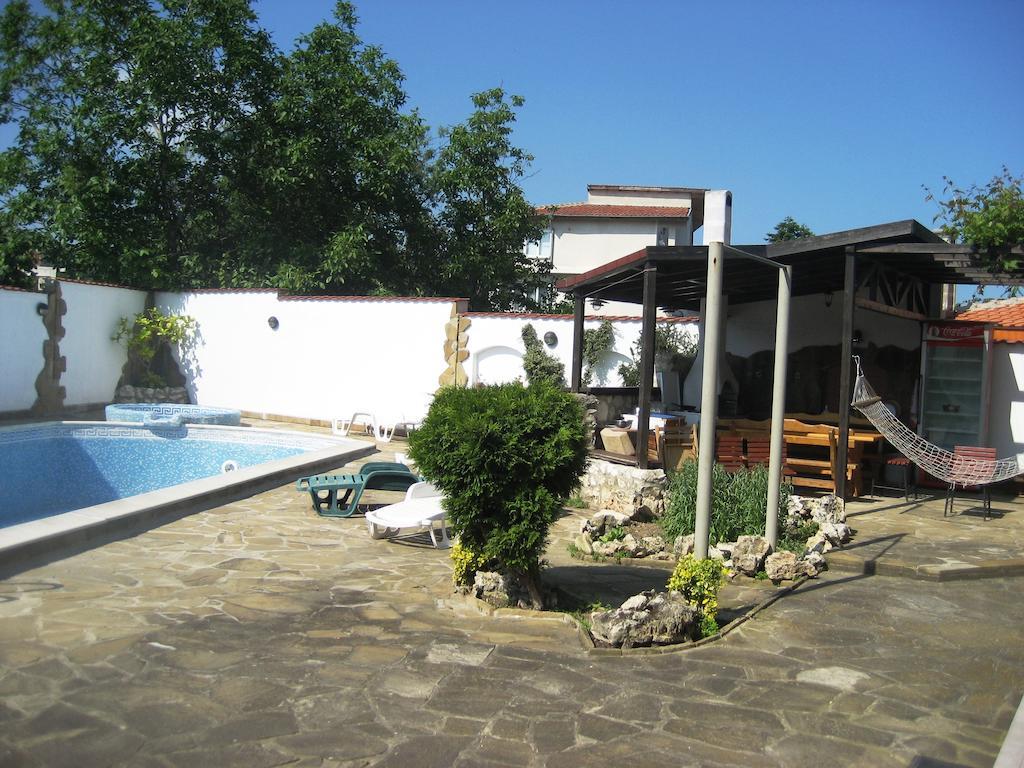 Guest House Yanina Varna Exterior photo