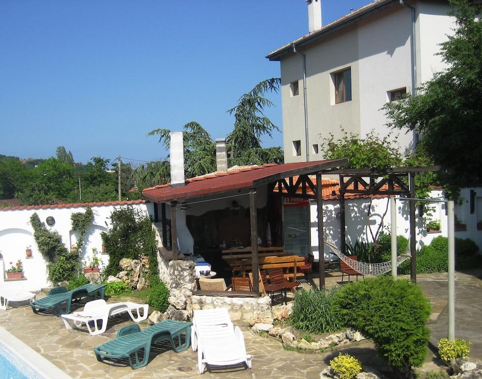 Guest House Yanina Varna Exterior photo