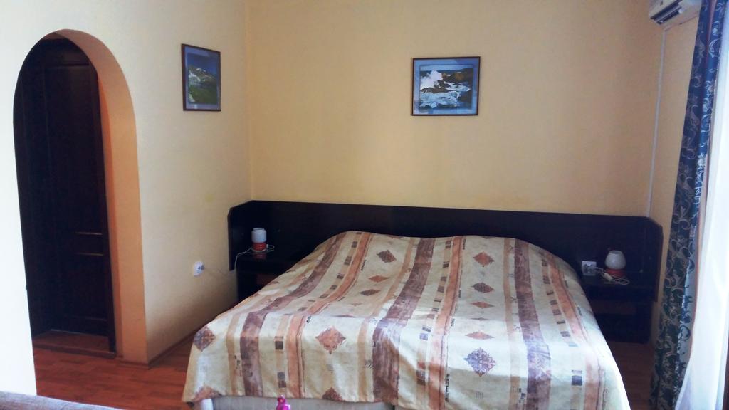 Guest House Yanina Varna Exterior photo