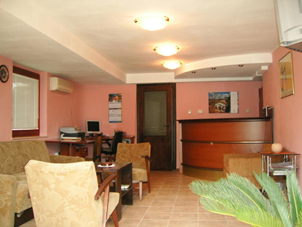 Guest House Yanina Varna Exterior photo