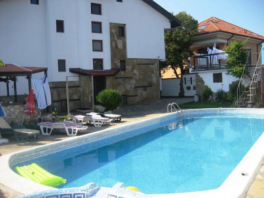 Guest House Yanina Varna Exterior photo