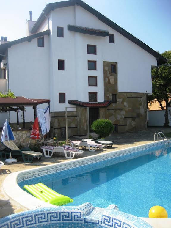 Guest House Yanina Varna Exterior photo